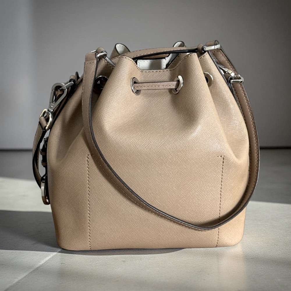 Authentic Michael Kors Tan Greenwich Saffiano Leather Bucket Bag! - Picture 4 of 12